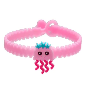 Roze siliconen kwal armband detail, schattig cartoon kinder verstelbaar armband accessoire.