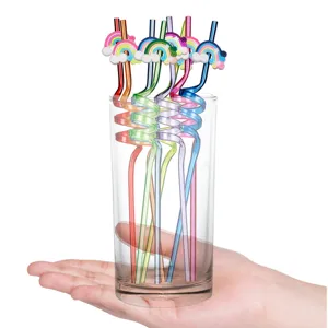 Bunte spiralförmige Trinkhalme mit niedlichen Regenbogen Wolken Silikon Aufsätzen für Kinderpartys.