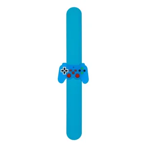 Blaues Silikon Klapparmband mit Gamecontroller Anhänger Spielzeug für Kinder Geschenke.