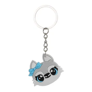 Leuke cartoon kat PVC sleutelhanger met blauwe strik en metalen ring voor autosleutels en tassen.