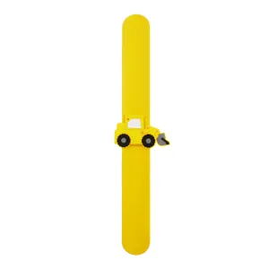 Braccialetto slap giallo veicolo cantiere bambini, giocattolo silicone escavatore cartone dettaglio.