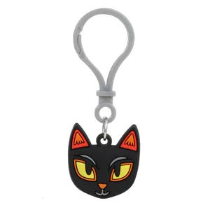 Leuke Halloween zwarte kat PVC sleutelhanger met grijze ring, perfecte tasaccessoire.