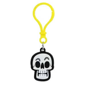 Gedetailleerd overzicht van de schattige cartoon schedel PVC sleutelhanger Halloween.