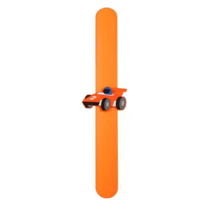 Bracelet slap en silicone orange pour enfants avec design de voiture de course 3D jouet