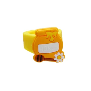 Détail de bague en caoutchouc souple PVC pot de miel tournesol mignon, joli cadeau bague enfant.