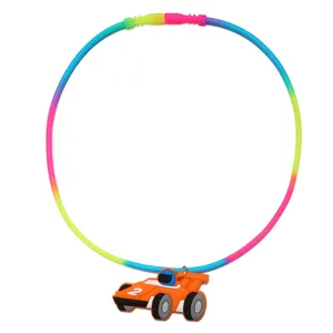 Collar de silicona de colores para ninos con lindo colgante de coche de resesos.