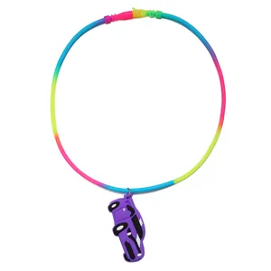 Collar de silicona colorido con colgante de coche de dibujos animados para niños y niñas.