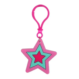 Gros plan sur le porte-clés étoile en PVC rose, pendentif étoile coloré à couches.