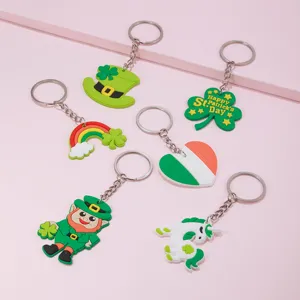 Portachiavi Irlandese Arcobaleno Unicorno Cappello Trifoglio di San Patrizio in Gomma Morbida PVC e Anello Chiave in Metallo