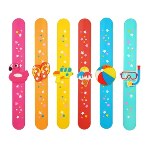 Bracelets slap colorés de plage d'été avec de jolis charms en silicone, jouets pour enfants.