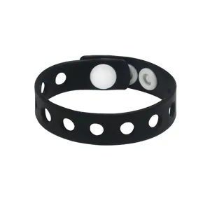 Bracelet en silicone noir avec des trous et des boutons blancs, idéal pour les pendentifs DIY.