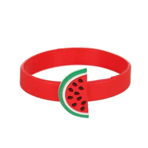 Niedliches Wassermelonen Silikonarmband Detailbild, fur Sommer Kinder Schmuck Geschenk.