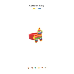Niedlicher Cartoon Piñata Ring für Kinder, bunter PVC Weichgummi Mode Finger Schmuck Accessoire.