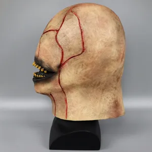 Gruselige Horror LateX Maske mit rissigem Hautdesign und scharfen Zaehnen fuer Halloween Partys.