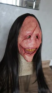 Masque de démon effrayant à cheveux longs d'Halloween, masque en latex cicatrisé réaliste.