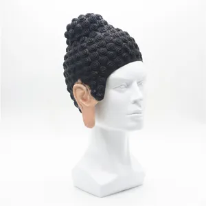 Vista detallada del divertido gorro de natación de látex Buda con pelo rizado y orejas largas.