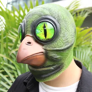 Grüne Latex Vogelmaske Detailansicht mit großen Augen und realistischem Schnabel.