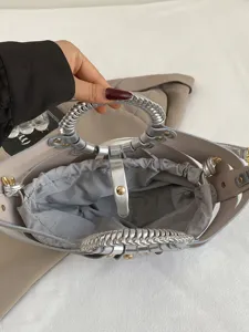 Schicke Eimer Schultertasche mit geflochtenem Griff, modische Damen Umhängetasche