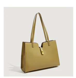 Geräumige Damen Shopper Tasche für Pendler, minimalistisches Design mit robusten Griffen.