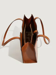 Grosse braune Damentragetasche mit grossem Fassungsvermoegen, schicke minimalistische Tasche.