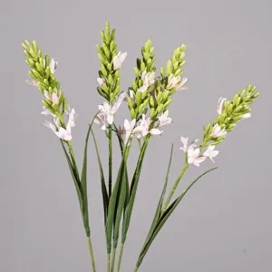 Dettaglio stelo fiore tuberosa artificiale, ramo floreale rosa bianco con gemme verdi foglie.
