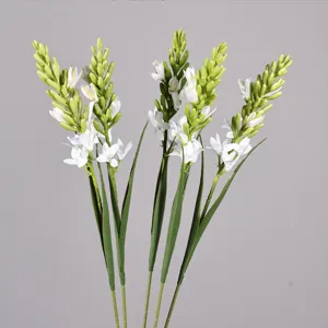 Vista dettagliata del fiore di tuberosa giacinto artificiale, decorazione realistica.