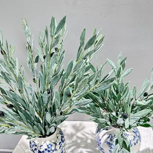 Kunstmatige olijftakken met fruit neppe groene bladeren planten voor thuis feestdecoratie