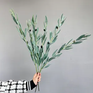 Kunstmatige olijftakken met zwarte vruchten neppe groene planten voor thuis bloemdecoratie