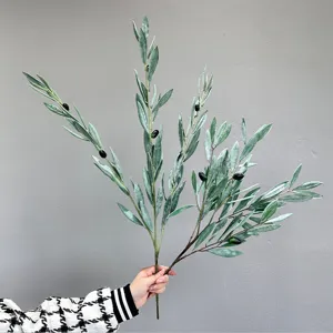 Kunstmatige olijftak met zwarte vruchten voor huisdecoratie, bloemisterij en evenementendetails.