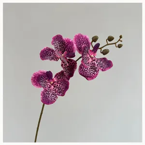 Fausse orchidée tige unique phalaenopsis tachetée de violet pour déco maison et mariage.
