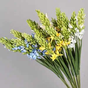 Mazzo di fiori artificiali tuberosa giacinto pianta finta per la decorazione di casa.