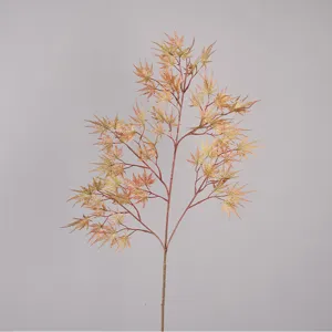 Branche d'érable plumeux artificiel, vue rapprochée détaillée pour décoration florale.