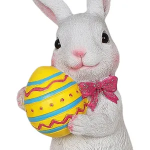 Figurine de lapin de Pâques en résine avec œuf décoré et nœud rose décoration de table festive