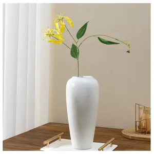 Fleur de lys gloriosa artificiel en vase céramique blanc décoration maison arrangement détail