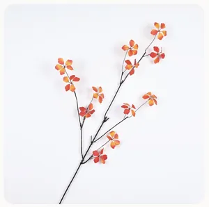 Künstlicher Herbstzweig mit orangen Blättern, perfekt für Blumenarrangements und Heimdeko Detail.