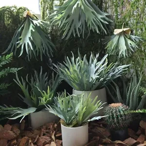 Feuilles de Fougère Corne de Cerf Artificielles Plante Verte Flockée Fausse Herbe D'Air Sukkulente Pour Décoration d'Arrangement Floral