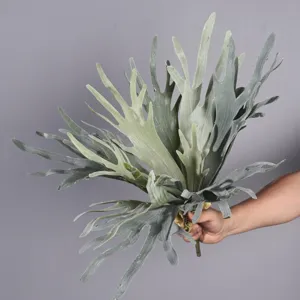 Fausse feuille de fougère corne de cerf branche de plante verte pour déco florale maison.