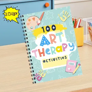 Gedetailleerd overzicht van een kunsttherapie notitieboek van 104 pagina's met kleurrijke kaft.