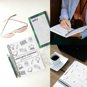 Quaderno planner per l'apprendimento delle lingue con layout di vocabolario e icone di studio.