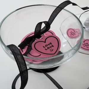 Valentijnsdag hart cadeaulabels liefdeskaarten met zwart lint in glazen kom 50stuks