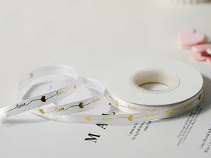 Nastro da imballaggio con cuore d'amore dorato, perfetto per regali, dolci e decorazioni.