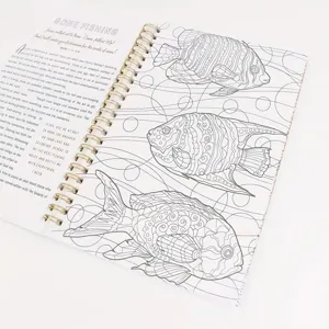 Libro da colorare devozionale spiralato con illustrazioni di pesci e versetti biblici.