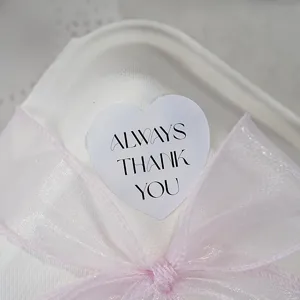 Herzförmiger Geschenksiegelaufkleber mit englischem Text und Schleife, ideal für Verpackungsdetails.