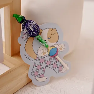 Bonita tarjeta de papel de piruleta con oso gato de dibujos animados y dulce regalo para niños