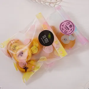 Sachet d'emballage de biscuits mat vue détaillée, pochette snack boulangerie cercle rose.