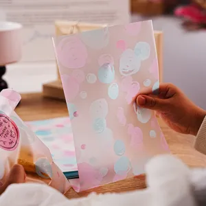Sachet d'emballage pour biscuits et gâteaux de lune rose givré avec motifs de cercles.