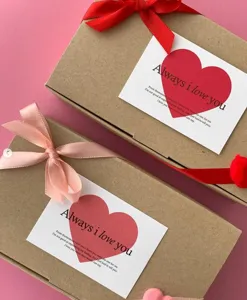 Heart shaped gift packaging greeting card set for Valentine and birthday flower decoration.