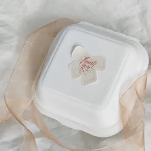 Eco-friendly disposable white pulp burger box for pastry packaging with bow sticker.