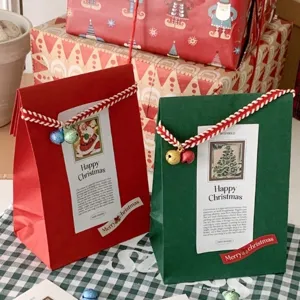 Bolsas de regalo de papel rojo y verde de Navidad embalaje plano festivo con asas y campanitas
