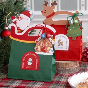 Bolsas de papel para regalos de Navidad con lindas asas de Papá Noel y reno, diseño festivo.